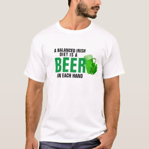 Balancierte Ernährung ist ein Bier in jeder Hand F T-Shirt