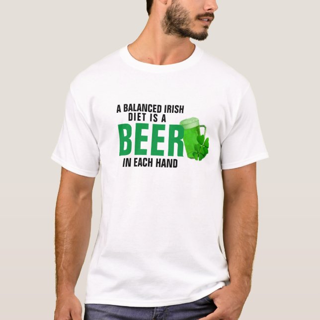 Balancierte Ernährung ist ein Bier in jeder Hand F T-Shirt (Vorderseite)