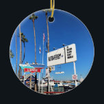 Balboa Island Ferry, Newport Beach, Kalifornien Keramik Ornament<br><div class="desc">Der Eingang zur Balboa Island Ferry von der Balboa Fun Zone auf der Balboa Halbinsel in Newport Beach,  Kalifornien. Die Auto-Fähre ist eine unterhaltsame und einfache Möglichkeit,  den Hafen von der Fun Zone auf der Balboa Halbinsel bis Balboa Island zu überqueren. Foto wurde im November 2022 aufgenommen.</div>