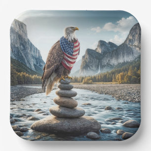 Bald Adler auf Cairn mit amerikanischer Flagge Pappteller