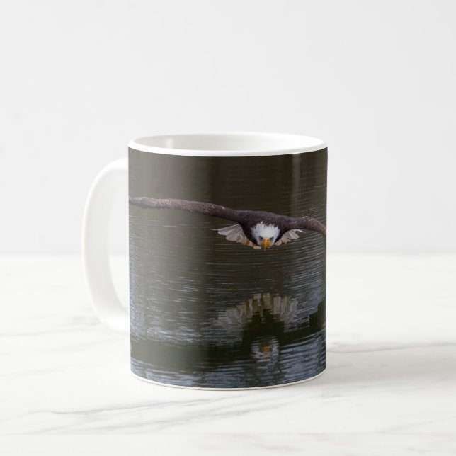 Bald Adler in Flight Coffee Tasse (Vorderseite Links)