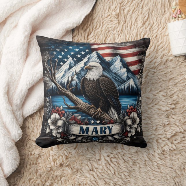 Bald Adler mit amerikanischem Flaggenhintergrund Kissen (Decke)