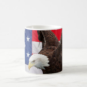 Bald Adler mit amerikanischer Flagge Tasse