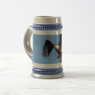 Bald-Adler mit Fisch Bierglas