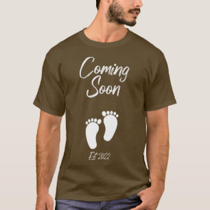 Bald die Schwangerschaftsankündigung Baby Est T-Shirt