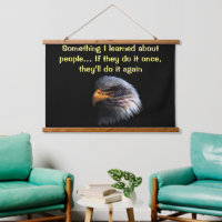 Bald Eagle Kopf mit amerikanischer Flagge auf sein