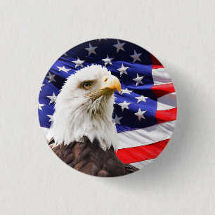Bald Eagle mit amerikanischem Flaggenhintergrund Button