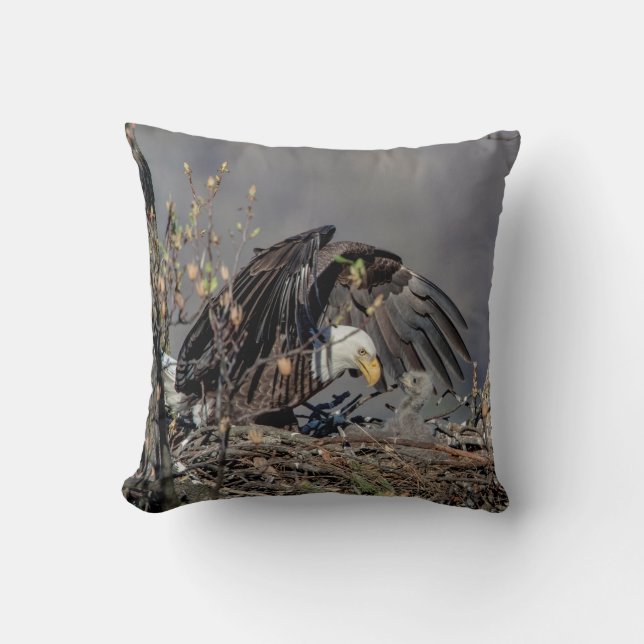 Bald Eagle mit ihrem Baby Kissen (Vorderseite)