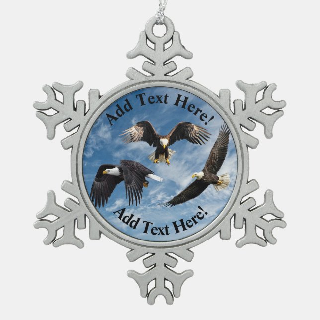 Bald Eagle Soaring Schneeflocken Zinn-Ornament (Vorderseite)