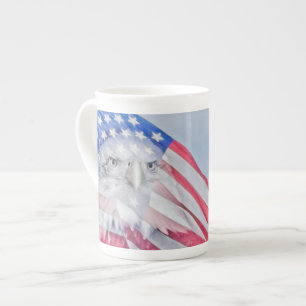 Bald Eagle und die amerikanische Flagge Prozellantasse
