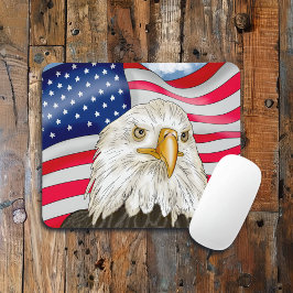 Bald Eagle vor der amerikanischen Flagge Patriotis Mousepad