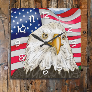 Bald Eagle vor der amerikanischen Flagge Patriotis Quadratische Wanduhr