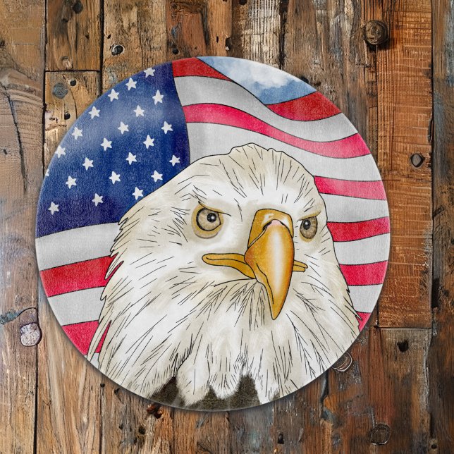 Bald Eagle vor der amerikanischen Flagge Patriotis Schneidebrett (Von Creator hochgeladen)
