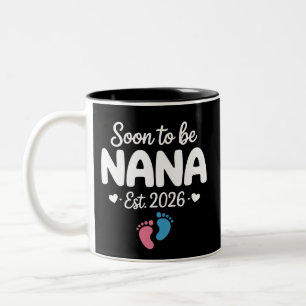 Bald Oma 2026 Lustige Schwangerschaftsankündigung Zweifarbige Tasse