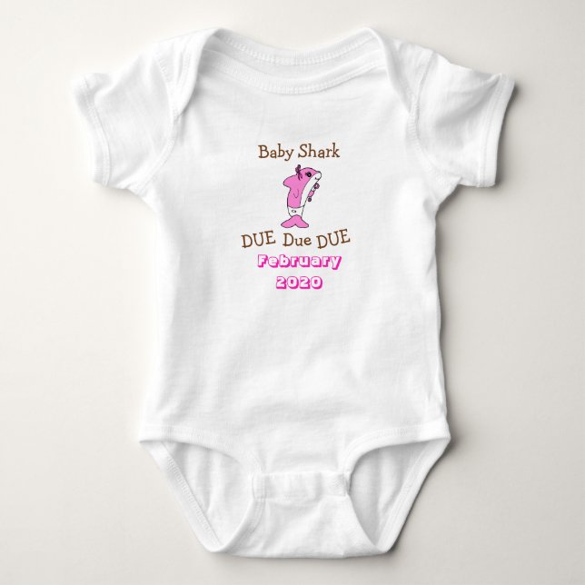 Bald wird Baby Shark Due Date Ankündigung Strampler (Vorderseite)