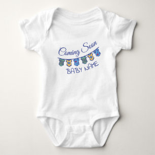 Bald wird das Baby der Schwangerschaft bekannt geg Strampler