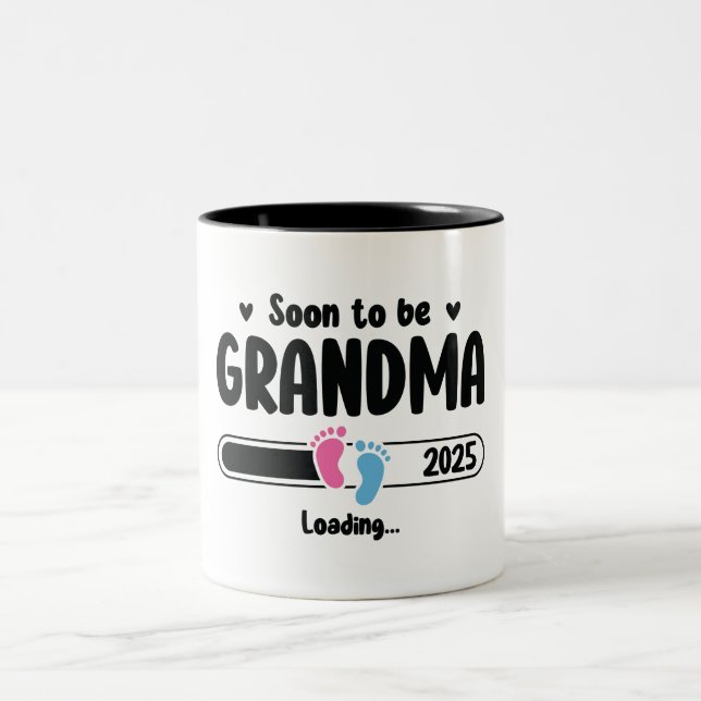 Bald wird Oma 2025 Zweifarbige Tasse (Mittel)