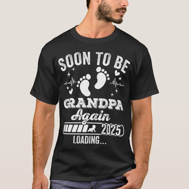 Bald wird wieder Großvater 2025 Loading Men T-Shirt (Vorderseite)