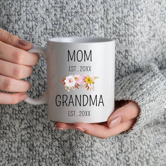 Bald zu Oma 2024 Geschenk für Oma gefördert Kaffeetasse (Von Creator hochgeladen)