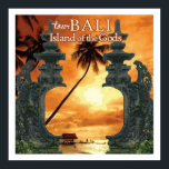 Bali Sunset Art Deco Poster<br><div class="desc">Reproduktion des originalen Reiseplakats,  das den Tourismus nach Bali fördert,  mit dem atemberaubenden Sonnenuntergang-Design,  das nach Ermessen des Künstlers digital restauriert wurde. Ideal für Ihre Zuhause-Wanddekoration. Das Ganze würde eine wunderschöne Retro-Dekoration in Bar,  Café,  Restaurant,  Zuhause-Theater,  Büro oder Garten bilden. Von der kleinen bis zur maximalen Größe vorhanden.</div>
