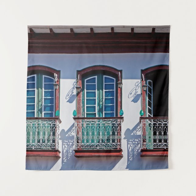 Balkone auf der Fassade in Diamantina, Minas Gerai Wandteppich (Vorderseite)