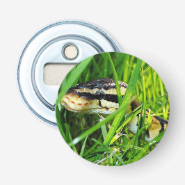 Ball Python Schlange im Gras Flaschenöffner