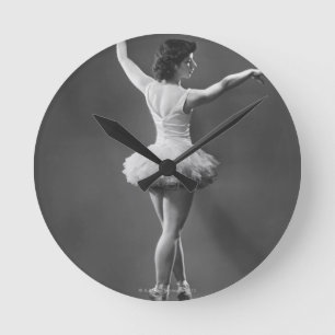 Ballerina im Ballettröckchen Runde Wanduhr