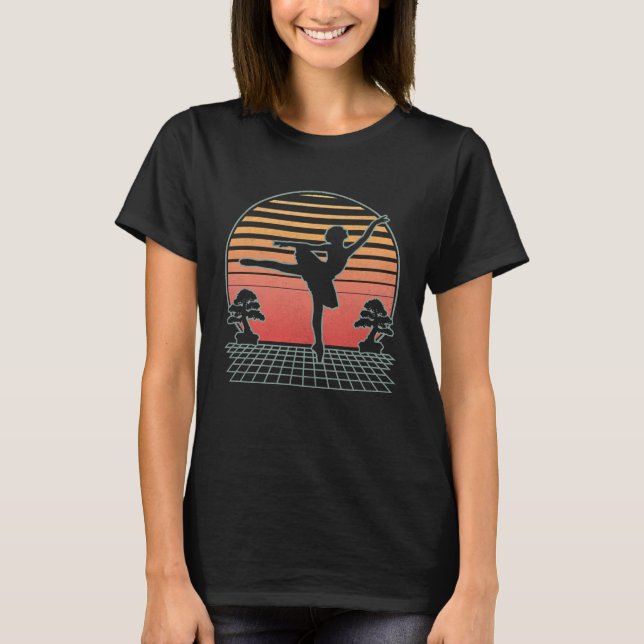 Ballet Dancer Futuristic Retro Tutu Woman Girl Dan T-Shirt (Vorderseite)