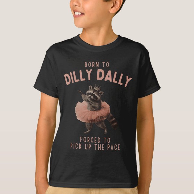 Balletcore Raccoon Born To Dilly Dally Raccoon Lov T-Shirt (Vorderseite)