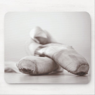 Ballett Pointe Schuhe auf Dance Floor-Schablone Mousepad