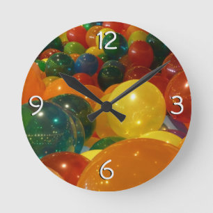 Balloons Farbiges Party Design Runde Wanduhr