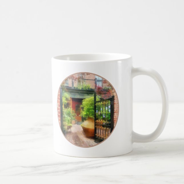 Baltimore - Restaurant-Innenhof Fells Point Kaffeetasse (Rechts)