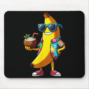 Banane mit Sonnenbrille trinkt Kokosnusssaft im So Mousepad