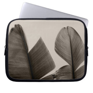 Bananenbaum-Blätter in Sepia Laptopschutzhülle