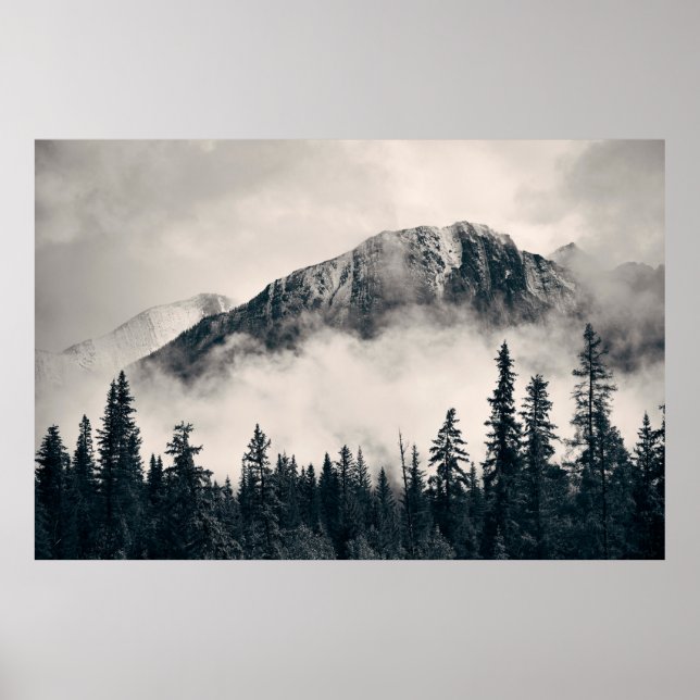 Banff national park foggy mountains and forest in  poster (Vorne)