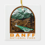 Banff National Park Kanada Reisen Vintag Keramikornament<br><div class="desc">Banff National Park Vektorgrafik Design. Der Park ist Kanadas erster Nationalpark und gehört zum kanadischen Rocky Mountain Parks UNESCO Weltkulturerbe.</div>
