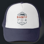 Banff Nationalpark Kanada Vintag erschüttert Truckerkappe<br><div class="desc">Banff National Park Abzeichen mit einzigartigem Park themed Ahornblatt Design. Der Park ist Kanadas erster Nationalpark und gehört zum kanadischen Rocky Mountain Parks UNESCO Weltkulturerbe.</div>