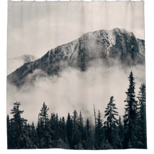 Banff Nationalpark nebelige Berge und Wälder in  Duschvorhang