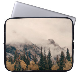 Banff Nationalpark nebelige Berge und Wälder in Laptopschutzhülle
