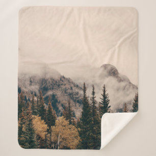 Banff Nationalpark nebelige Berge und Wälder in  Sherpadecke