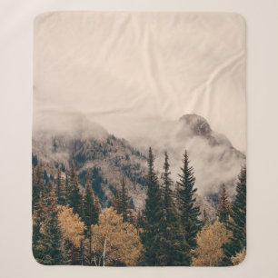Banff Nationalpark neblige Berge und Wald in Sherpadecke