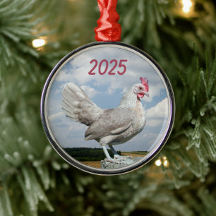 Bantam Hen auf Fencepost, Farm Field, Cloudy Sky Ornament Aus Metall