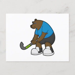 Bär beim Hockey mit Hockeyschläger Postkarte