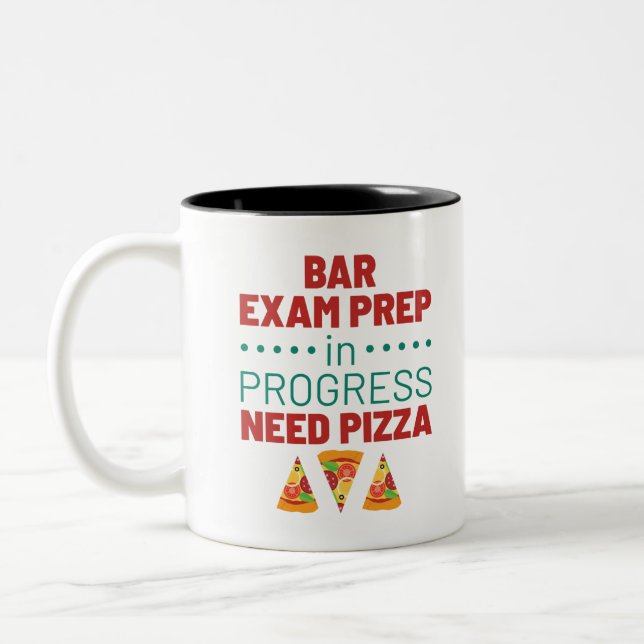 Bar Exam Prep in Progress Pizza Zweifarbige Tasse (Links)