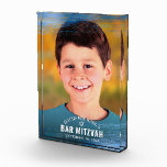 Bar Mitzvah Blue Foil Brush Fett Moderne Typografi Fotoblock<br><div class="desc">Seien Sie stolz, freuen Sie sich und präsentieren Sie diesen Meilenstein in Ihrem Lieblings-Bar Mitzvah mit diesem coolen, einzigartigen, modernen, personalisierten, kundenspezifischen Foto Block! Imitate mit hellblauen Pinselstrichen aus metallischer Folie, ein weißer David-Stern und eine fett-weiße Typografie überlagern das Foto Ihrer Wahl. Personalisieren Sie den benutzerdefinierten Text mit dem Namen...</div>