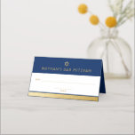 Bar Mitzvah Blue Gold Moderne geklappt Platzkarte<br><div class="desc">Moderne Navy Blue und Gold Bar Mitzvah Falted Zelt Platzkarte,  die sich auf ihre eigenen zeichnet mit einem eleganten und einfachen Imitat goldenen Streifen Rand und blau-weiß Design mit modernen personalisierten Text und Star of David.</div>