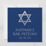 Bar Mitzvah Blue Silver Star von David Mini Sign<br><div class="desc">Kleines quadratisches Schild für eine elegante moderne,  blaue und silberne klassische Bar mitzvah mit individuelle Name,  Datum und Star of David Design. Der Fledermausmitzvah Singen ist stilvoll und elegant für ein kleines Willkommensschild,  Geschenktisch-Dekoration,  Geschenkboxen-Label oder andere Bar- und Fledermaus-Party-Dekor-Projekte.</div>