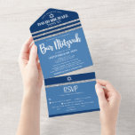Bar Mitzvah Blue Silver Tallit Fett Modernes Scrip All In One Einladung<br><div class="desc">Seien Sie stolz, freuen Sie sich und präsentieren Sie diesen Meilenstein Ihres Lieblings-Bar Mitzvah! Versenden Sie diese coole, einzigartige, moderne, maßgeschneiderte All-in-One-Einladung für eine Veranstaltung, an die Sie sich erinnern können. Fett, weiße Schrift Typografie, Star of David und ein marineblau und Imitate silber Glitzer gestreift tallit inspiriert Grafik Overlay ein...</div>
