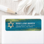 Bar Mitzvah Gold Foil Türkis Rücksendeadresse<br><div class="desc">Seien Sie stolz, freuen Sie sich und feiern Sie diesen Meilenstein Ihres Lieblings-Bar Mitzvah, wenn Sie dieses coole, einzigartige, moderne, personalisierte Rücksendelabel verwenden! Metallische goldene Pinselstriche und Star of David, zusammen mit fett-weißer Typografie, überlagern einen reichen, türkisfarbenen, blauen Farbhintergrund. Personalisieren Sie den benutzerdefinierten Text mit Ihrem Namen und Ihrer Adresse....</div>