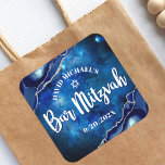 Bar Mitzvah Modern Blue Agate Watercolor Script Quadratischer Aufkleber<br><div class="desc">Seien Sie stolz, freuen Sie sich und präsentieren Sie diesen Meilenstein Ihres Lieblings-Bar Mitzvah! Nutzen Sie diesen coolen, einzigartigen, modernen, personalisierten Aufkleber, um seinen besonderen Tag zu ergänzen. Die Typografie der weißen Schrift und der Stern von David überlagern einen tiefblauen, galaxischen Aquarellhintergrund mit marineblau akzentuiert mit Imitaten silbernen Venen. Personalisieren...</div>